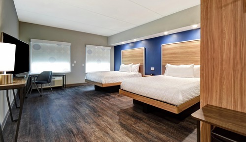 Room, 2 Queen Beds, Accessible, Bathtub