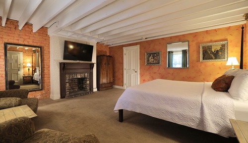 Comfort Room, 1 King Bed, Non Smoking (102 Clower)