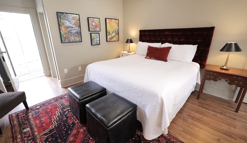 Traditional Room, 1 King Bed, Non Smoking (307 Bennington)