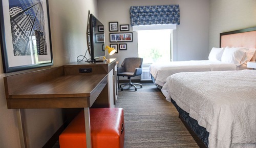 Room, 2 Queen Beds, Accessible, Bathtub