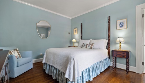 Classic Room, 1 Queen Bed, Non Smoking, Private Bathroom