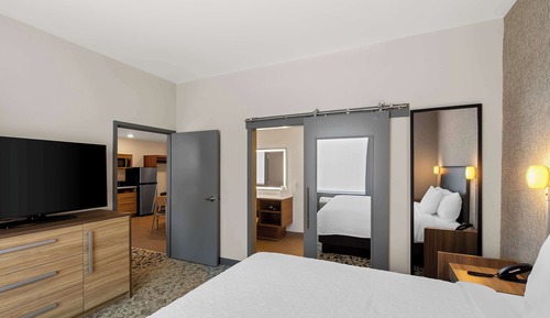 Suite, 1 King Bed, Accessible, Bathtub