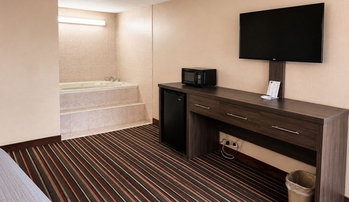Classic Suite, 1 King Bed, Smoking, Jetted Tub