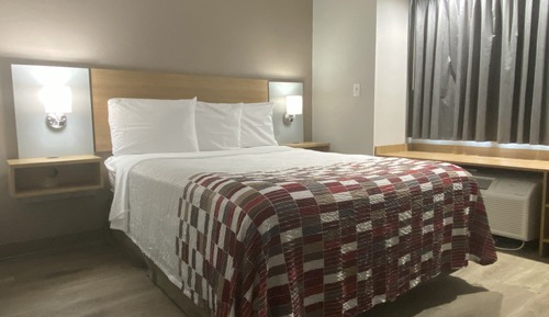 Deluxe Room, 1 Queen Bed, Non Smoking