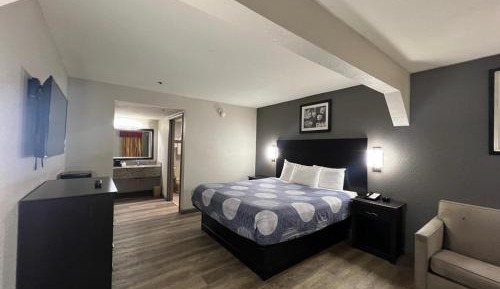 Suite - King Bed Non - Smoking