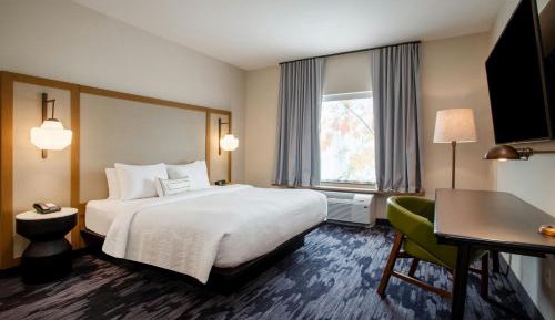 King Room with Transfer Shower - Mobility Access