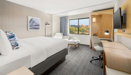 Queen Room with River View