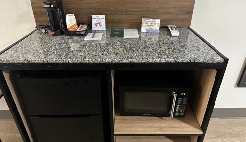 King Room with Roll-In Shower - Disability Access/Non Smoking