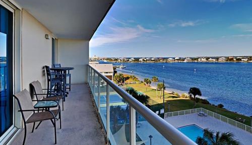 One-Bedroom Apartment with Ocean View