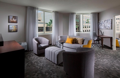 Downtown Hotel | Courtyard Miami Dadeland