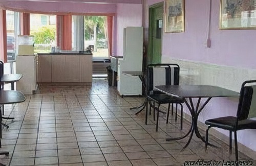 Florida City Hotel | Econo Lodge Inn & Suites