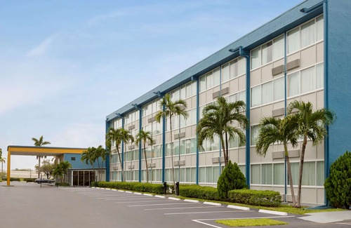 Ludlam Hotel | Days Inn by Wyndham Miami International Airport