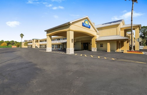 Daytona Beach Hotel | Days Inn by Wyndham Daytona Beach Speedway