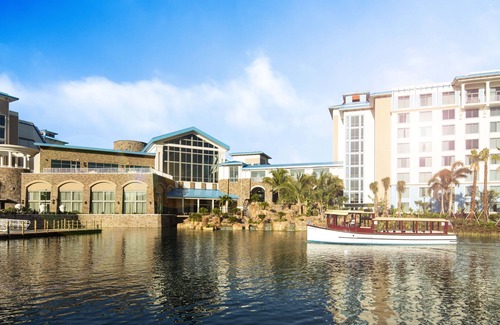 Florida Center Hotel | Universal's Loews Sapphire Falls Resort