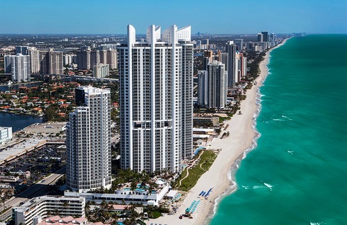 Sunny Isles Beach Hotel | Trump International Beach Resort
