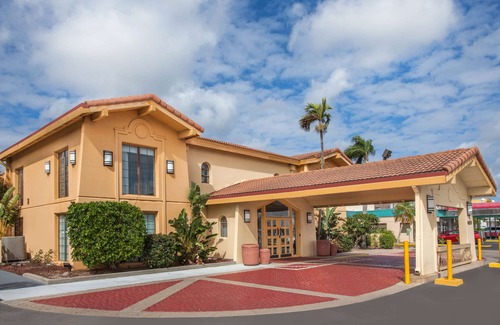 Fort Myers Hotel | La Quinta Inn by Wyndham Fort Myers Central