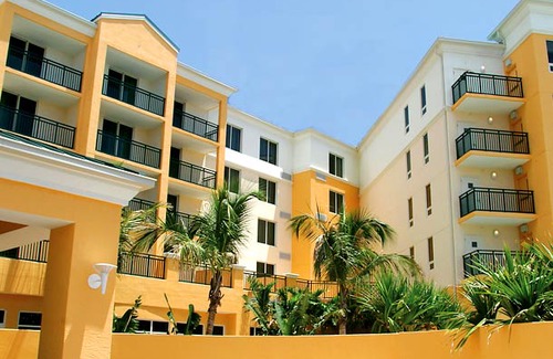 Downtown Hotel | Courtyard Miami Dadeland
