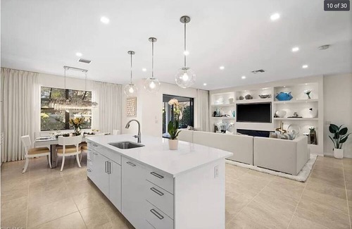North Naples House | Avery Art House, Spacious 4-bedroom house with WiFi, AC in charming Naples