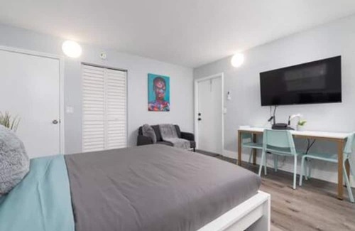 Lake Ridge Apartment | Stylish Wilton Manors Studio | Prime Location