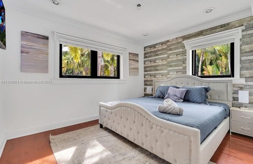 Ludlam House | 5BR Villa in South Miami w/ Pool, Bball Court + More