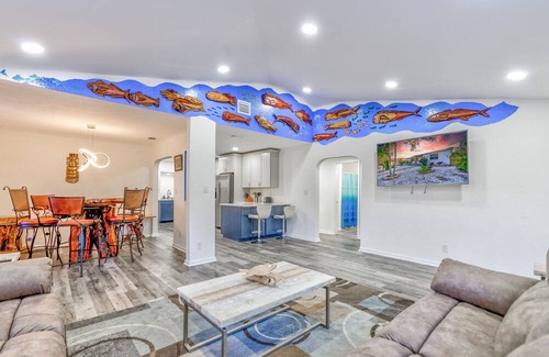 United Central House | Tiki Bungalow - Private Pool - Tropical & Spacious