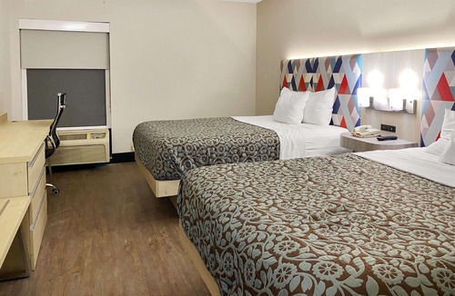 Peachtree Corners Hotel | Days Inn & Suites by Wyndham Norcross
