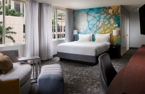 Downtown Hotel | Courtyard Miami Dadeland