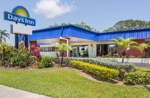 San Carlos Park Hotel | Days Inn by Wyndham Fort Myers Springs Resort