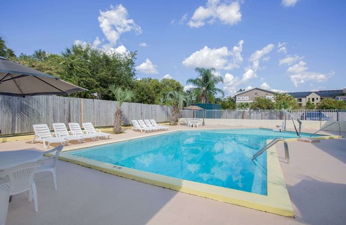 Griffin Heights Hotel | Days Inn by Wyndham Tallahassee University Center