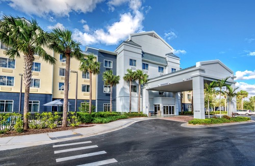 Rural Estates Hotel | Fairfield Inn and Suites by Marriott Naples