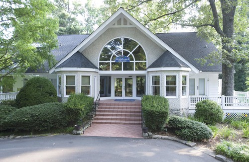 Flat Rock Hotel | Highland Lake Inn & Resort