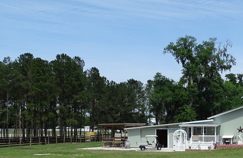 Citra Apartment | GREEN ACRES working horse farm. w/ barn apartment STALL ACCESS ;TACK ROOM
