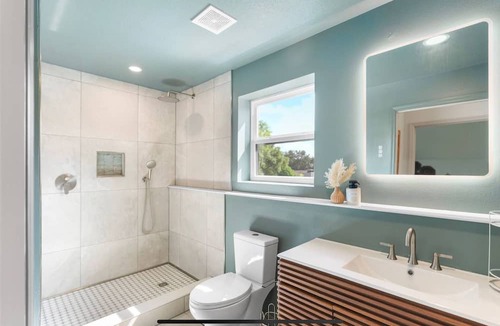Ocoee House | NEW! 1BR Guesthouse - KingBed - Disney - Universal - Seaworld