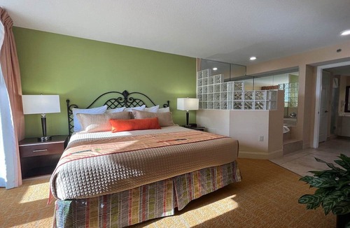 Weston Resort | Luxury one bedroom and one bathroom unit with full amenities