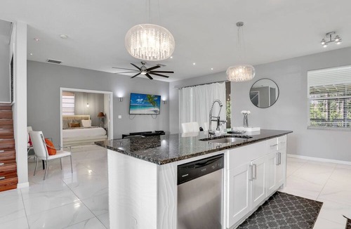 Biggar House | Gated Oasis: Luxurious 5-BR Retreat in Ft. Myers