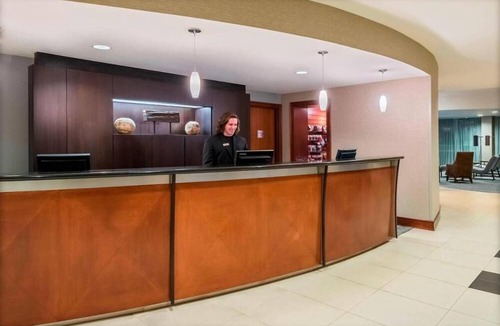 Biggar House | 2 Cozy Rooms Off I-75: Features Heated Pool, Free Parking & Bistro Dining