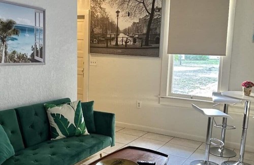 Arcadia Cottage | Cottage in central Arcadia available for long term stays