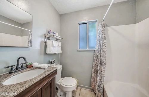 Crescent Beach House | Pet-Friendly Beachside Haven for 8, Walk to Beach