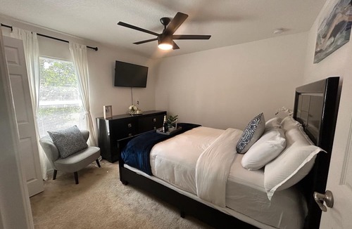 Deltona Lakes House | Private Luxury Guest Room w/ Golf Course Access Separate Entrance