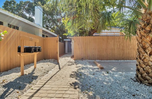 Sailboat Bend House | Las Olas Cabanas Unit #1 - Private Triplex Steps from Las Olas Blvd & Downtown