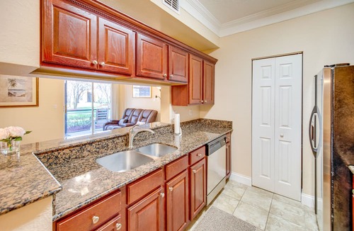 Gateway Condo | Fort Myers Condo w/ Screened Patio & Pool Access!