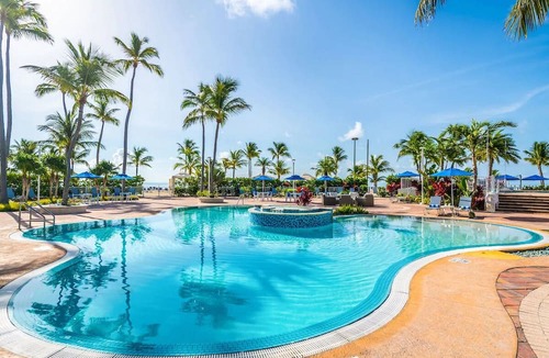 Islamorada House | Have Fun at this Beachfront Paradise with Outdoor Pools, Free Parking!