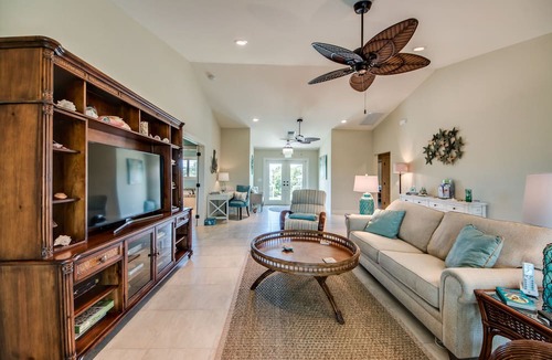 Beachview Country Club Estates Villa | Cape Coral 857 - Three Bedroom Villa, Sleeps 10