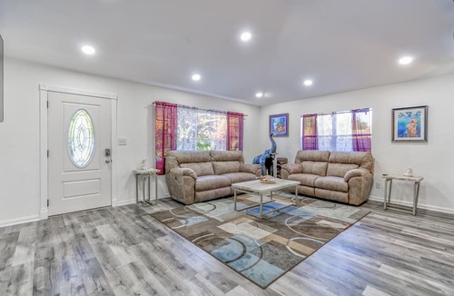 United Central House | Tiki Bungalow - Private Pool - Tropical & Spacious