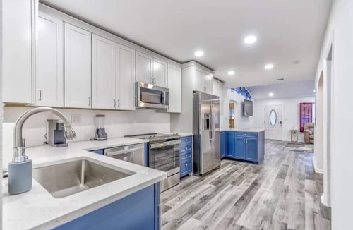 United Central Apartment | 4 Bedroom 797089 by Houzlet