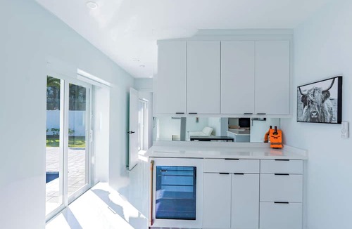 Laguna Shores House | Casa Bianca 🌞 Charming Pet-Friendly Home w/Pool Near Times Square