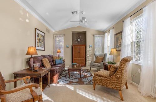 Diplomat House | WHAT A VIEW! Community Pool & HotTub, Fitness Center - Condo Concordia Gem - Roelens