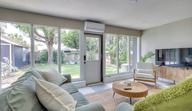 Walk to Parks & Dining! Historic Eustis Home