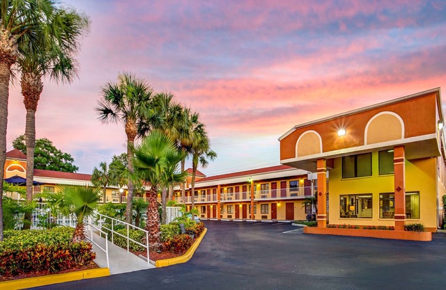 Hotel South Tampa & Suites