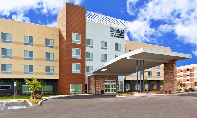 Crestline Heights Hotel | Fairfield Inn & Suites by Marriott Birmingham Colonnade